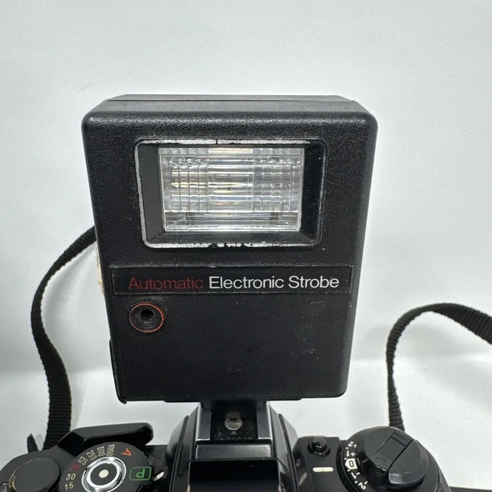 Minolta X700 35mm SLR Film Camera w/ 35-135mm 1:3.5-4.5 Lens And Flash Tested‎